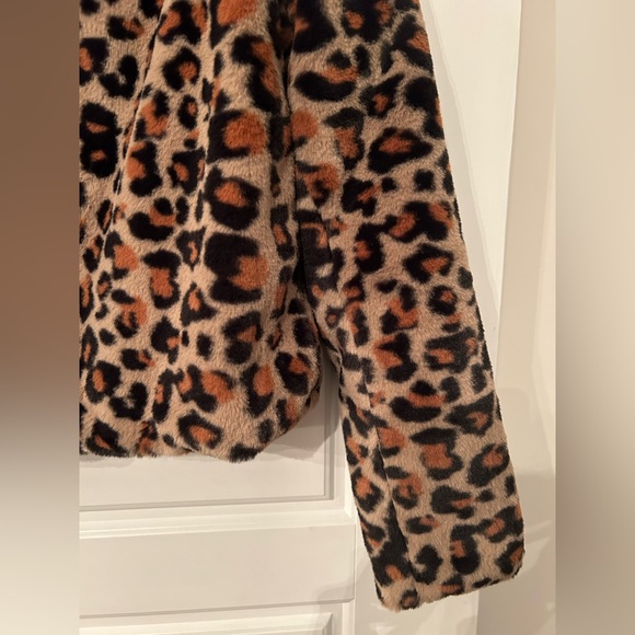 Vera Moda - leopard high neck faux fur short jacket - Picture 3 of 3